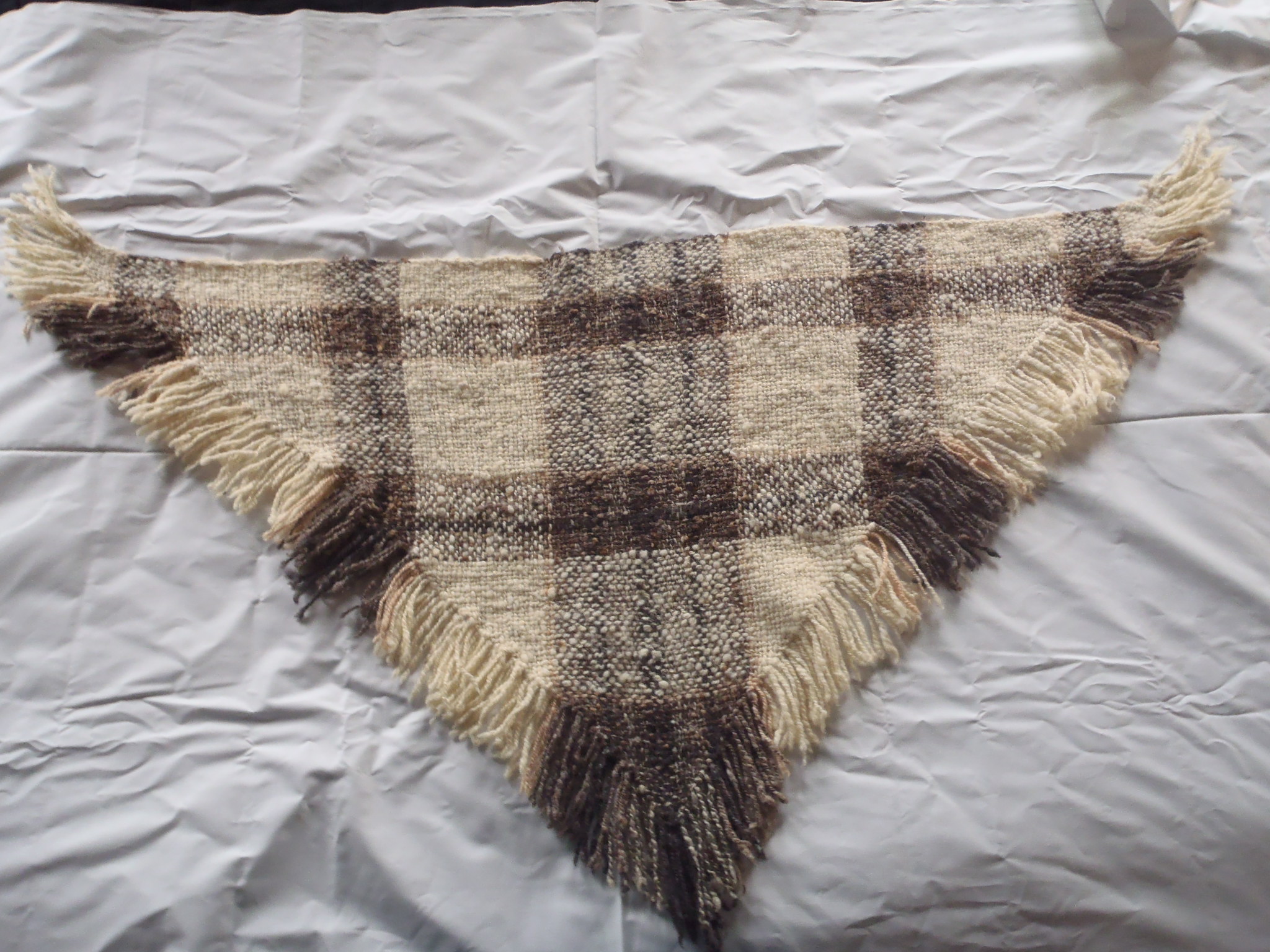 Photo of the 100% sheep wool shawl.